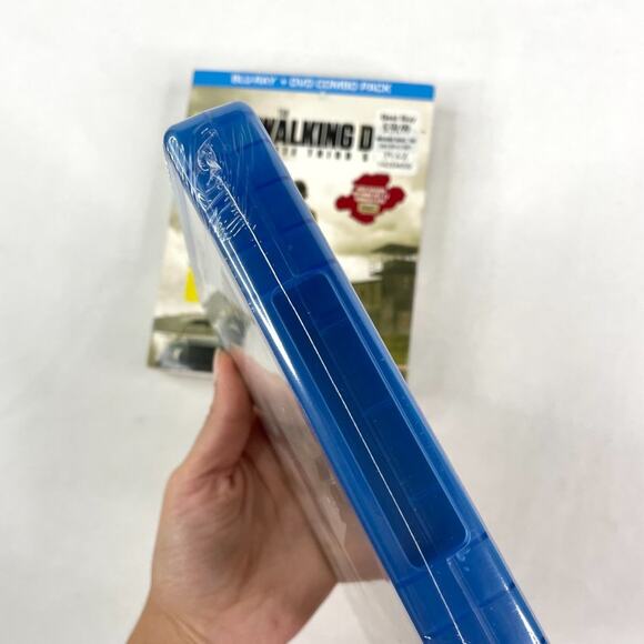 The Walking Dead Third Season Blu Ray Combo Pack Best Buy Exclusive New - Picture 4 of 4